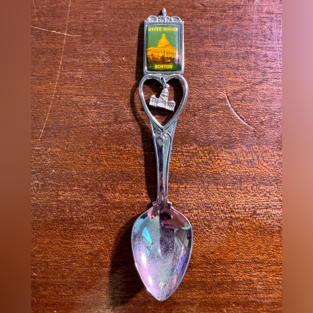 State house Boston collectible spoon with hanging charm